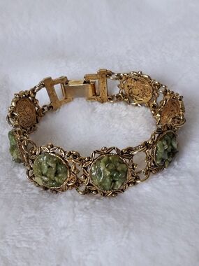 Vintage 1970's Jem Jade Chip Gold Tone Bracelet